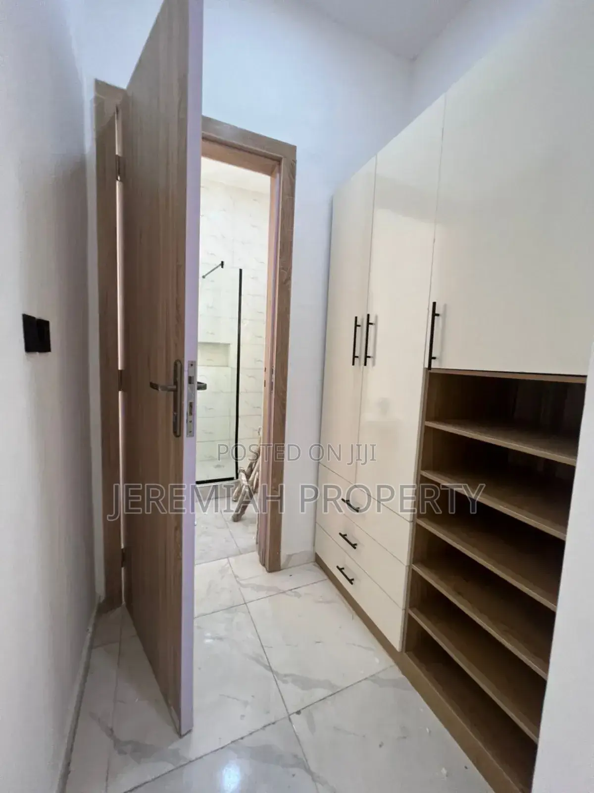 5bdrm Duplex in Chevron Estate Lekki for sale in Chevron