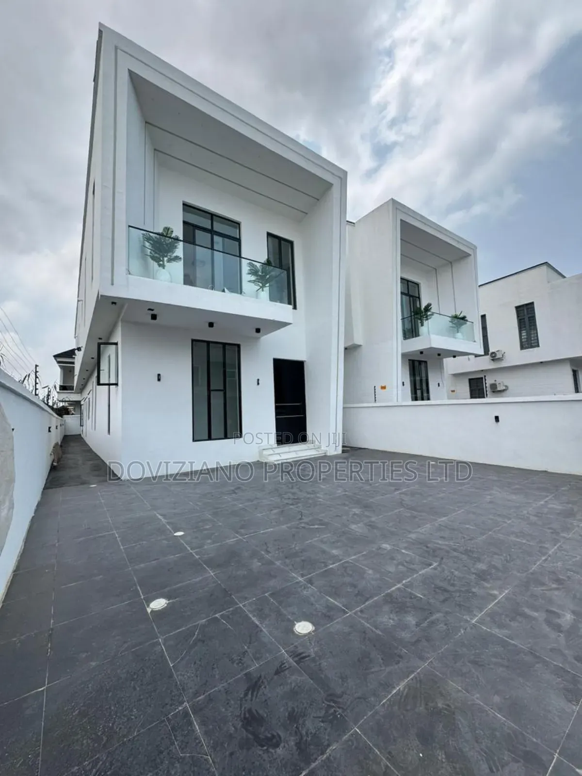 5bdrm Duplex in Lekki for sale in Lekki