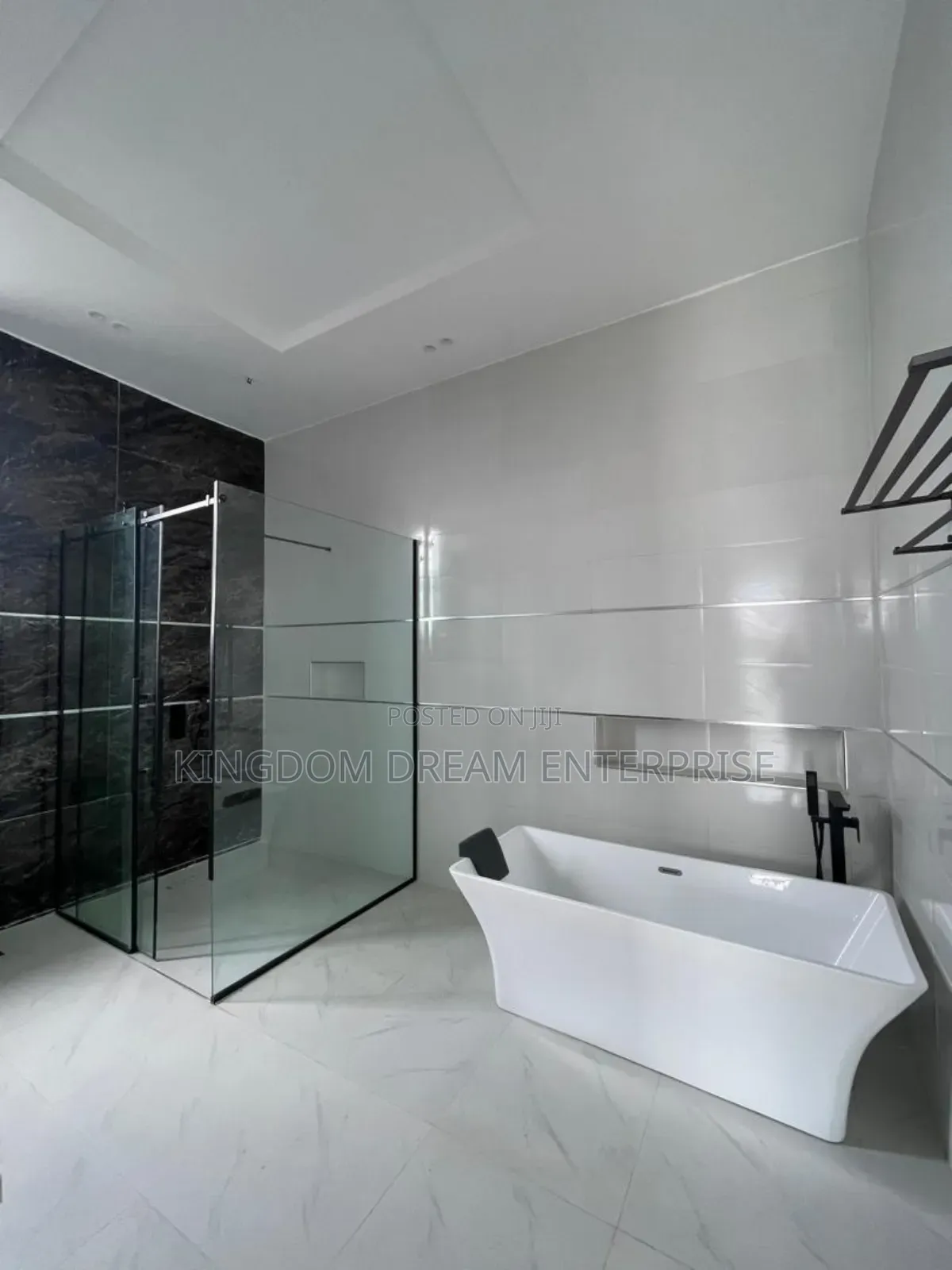 5bdrm House in Lekki County Ikota for sale in Ikota