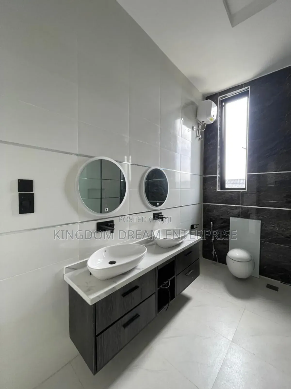 5bdrm House in Lekki County Ikota for sale in Ikota