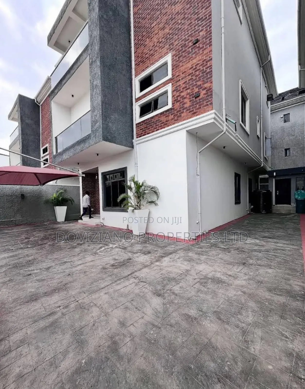 5bdrm Duplex in Lekki Phase 1 for sale in Lekki Phase 1