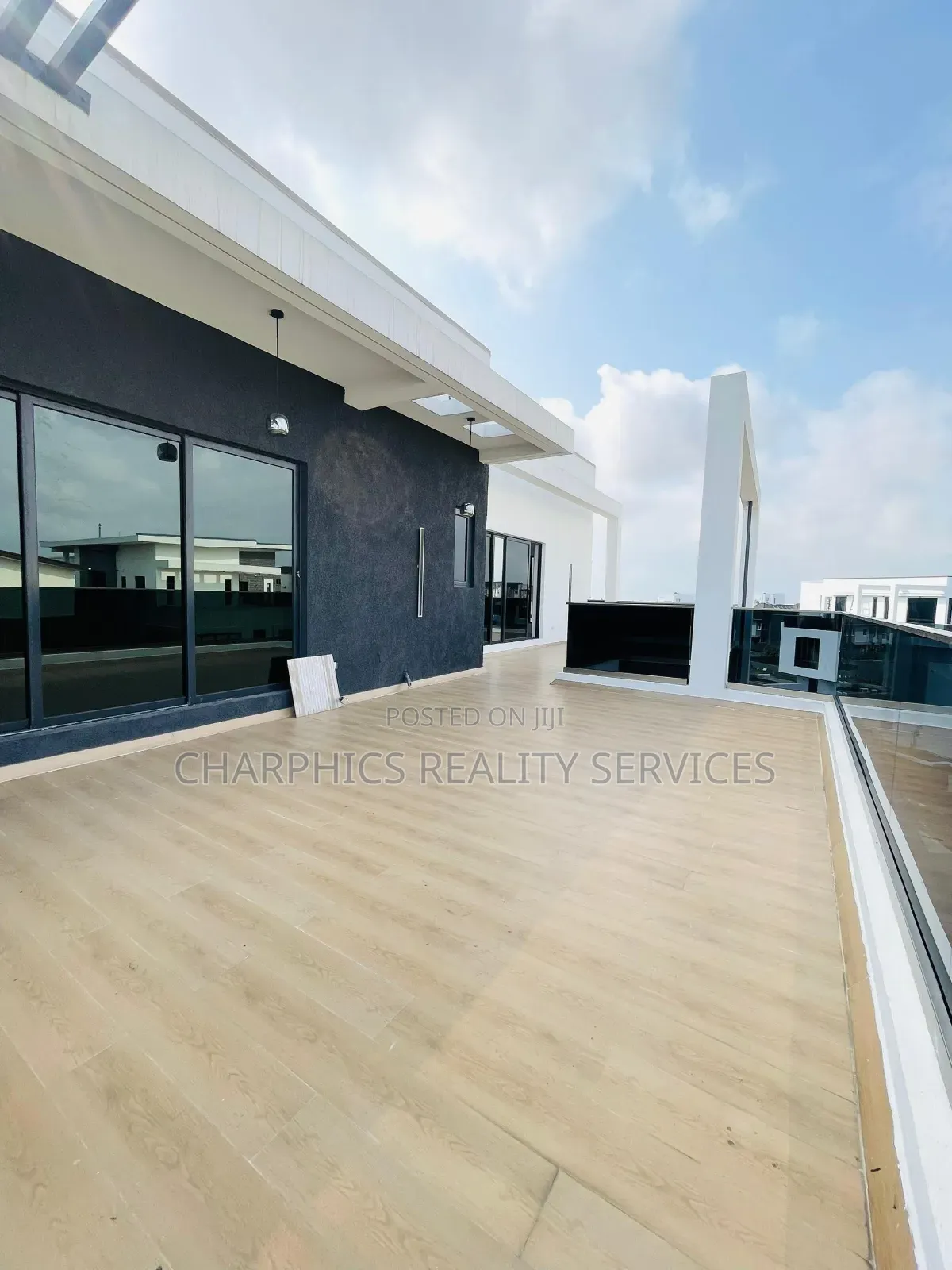 6bdrm Duplex in Osapa london for sale in Osapa london