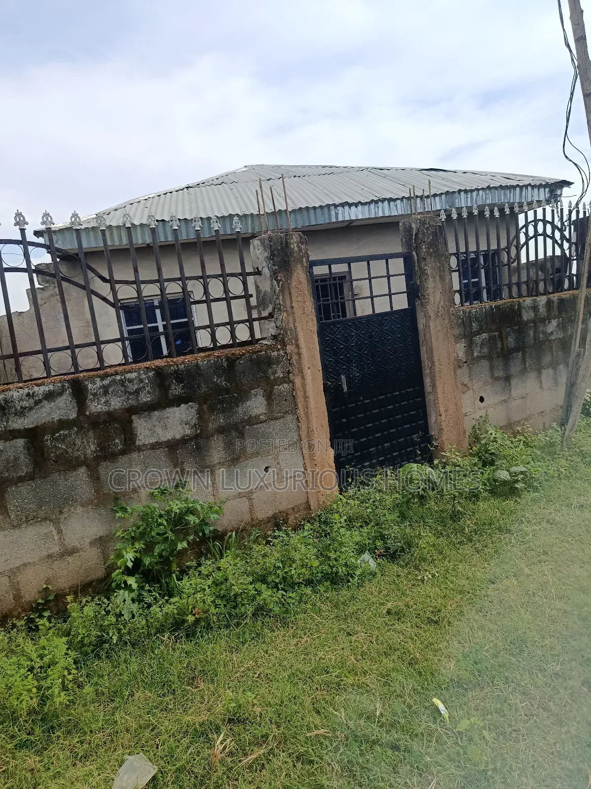 Land With Building for Sale in Ibadan