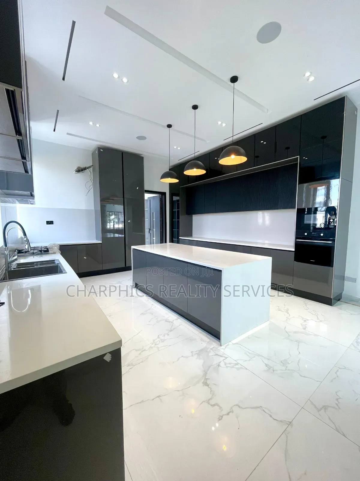 5bdrm Duplex in Osapa london for sale in Osapa london