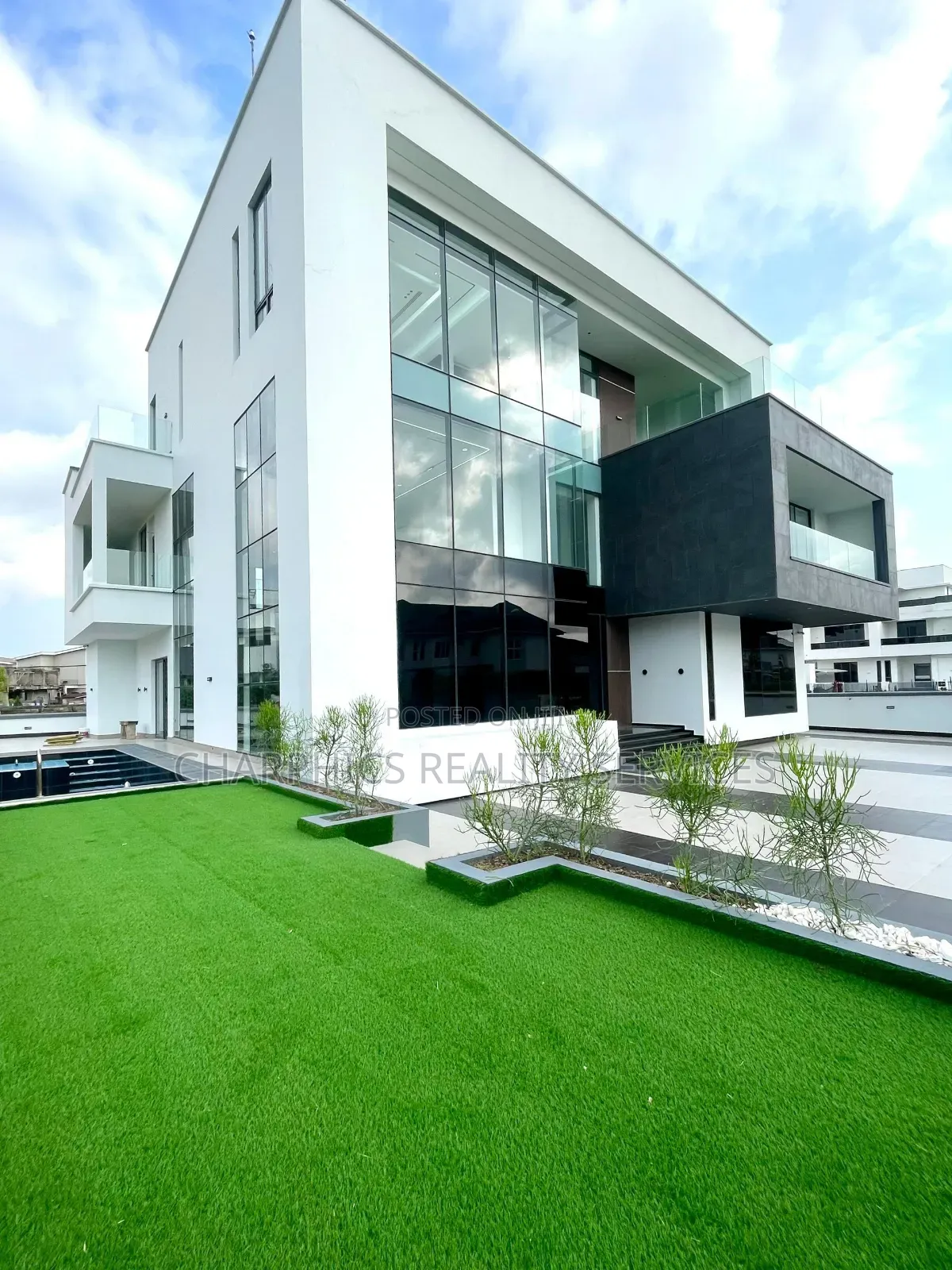 5bdrm Duplex in Osapa london for sale in Osapa london