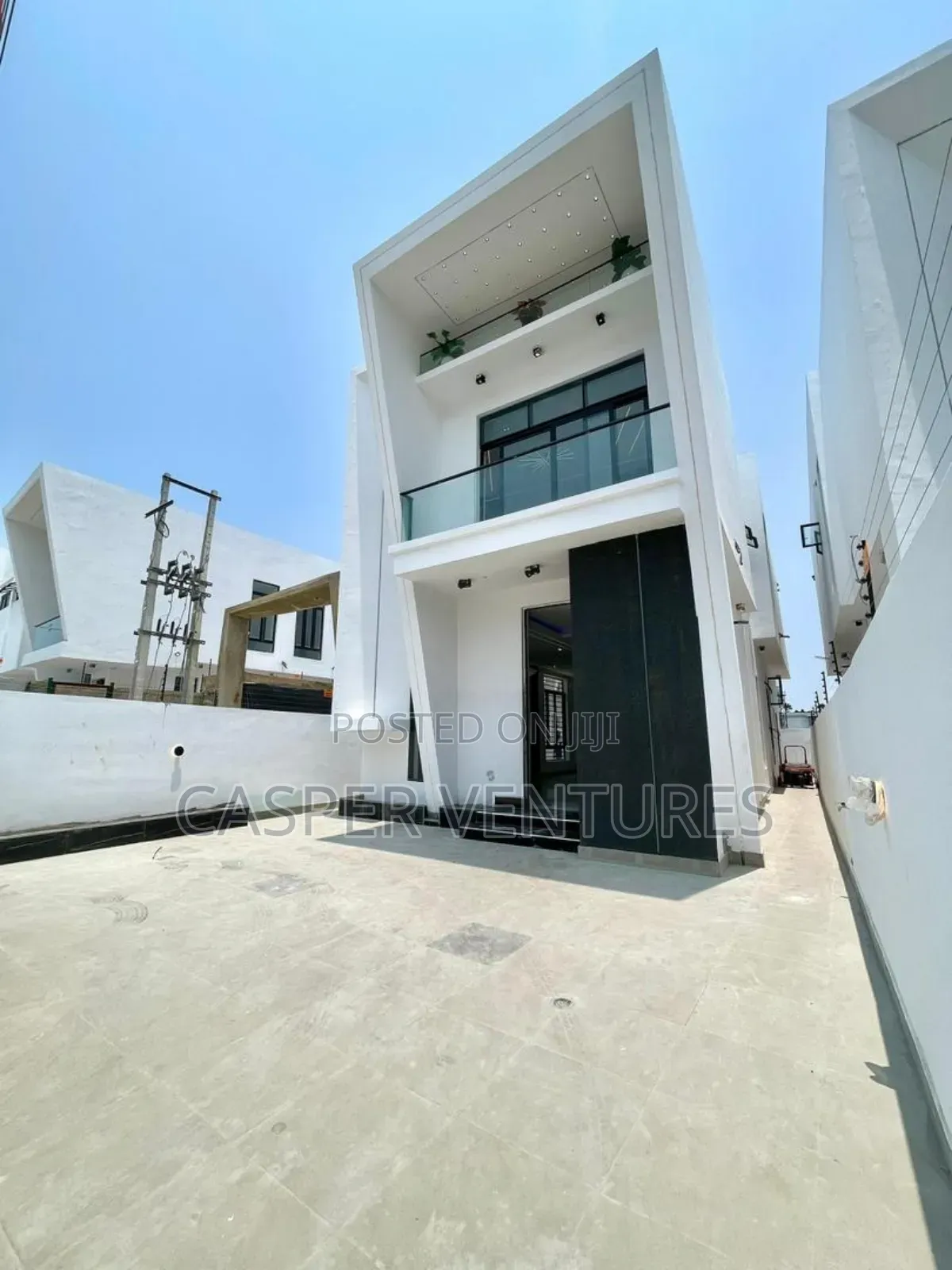 4bdrm Duplex in Almor, Off Lekki-Epe Expressway for sale in Off Lekki-Epe Expressway
