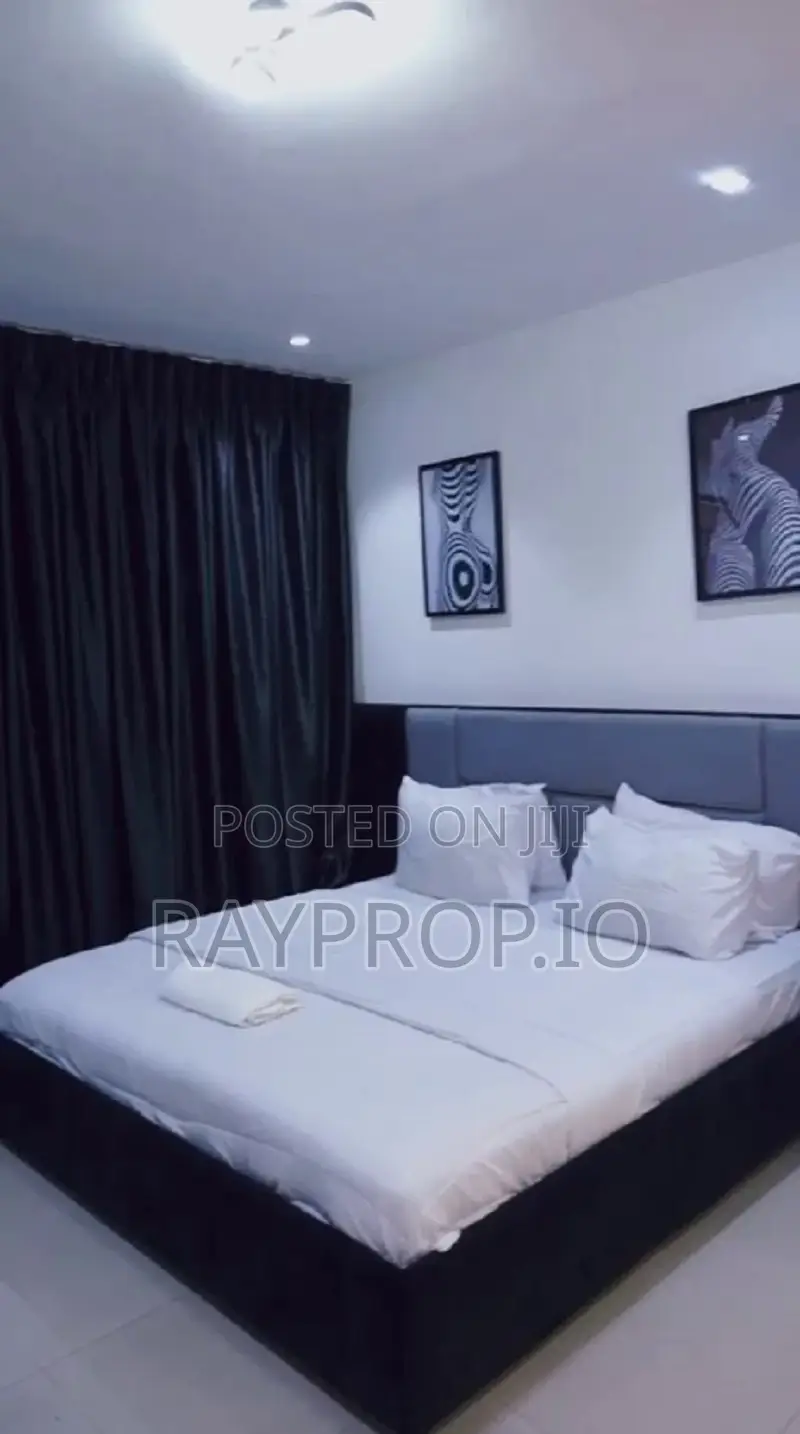123528bd - Lovely 3 Bedroom Shprtlet in Lekki Phase 1 in Lekki Phase 1