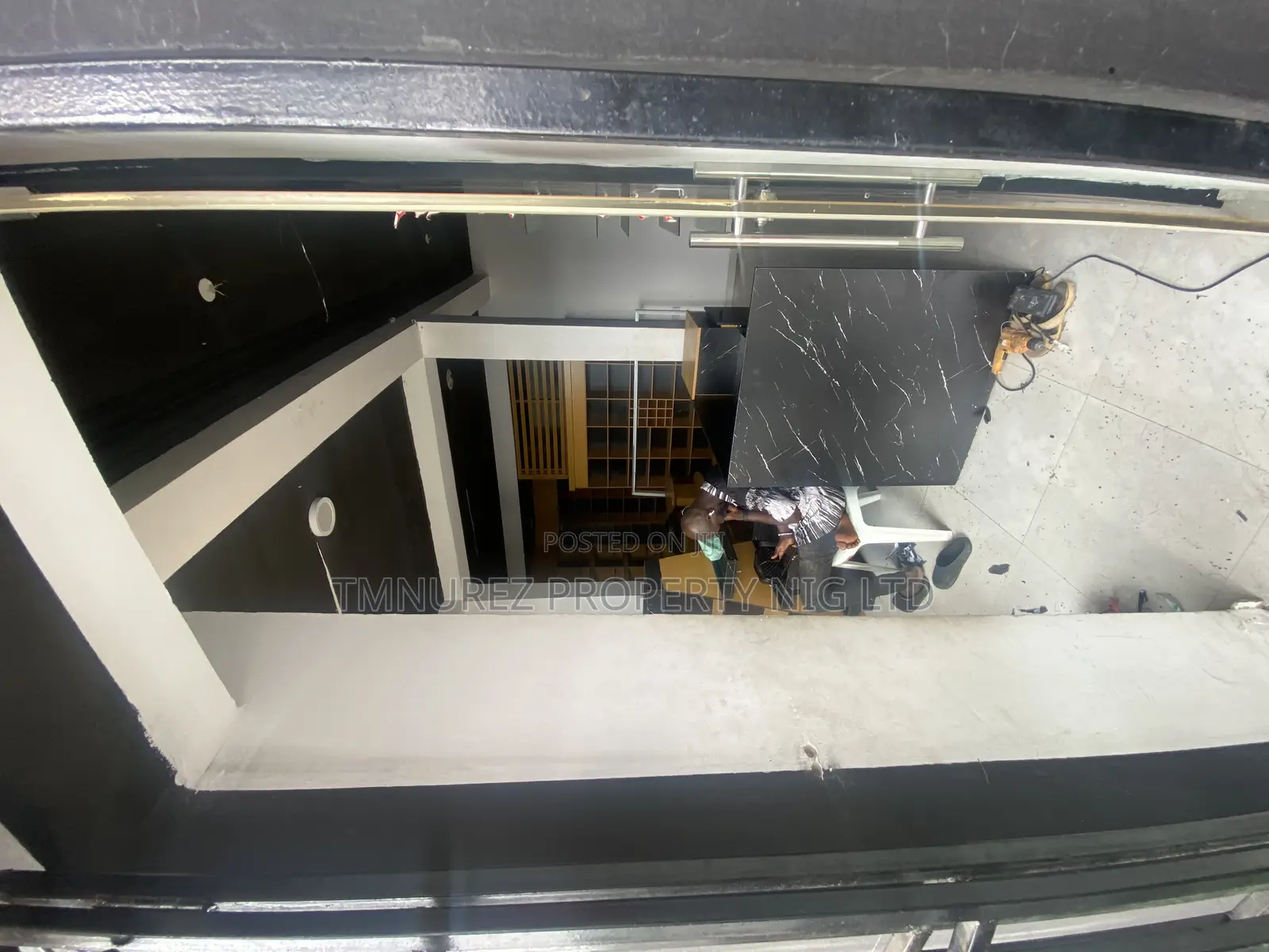 Shop for Rent Facing Road (Showroom) in Lekki