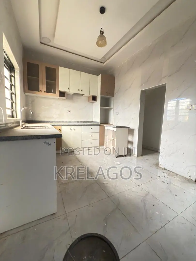 4bdrm Duplex in Chevron for sale in Chevron