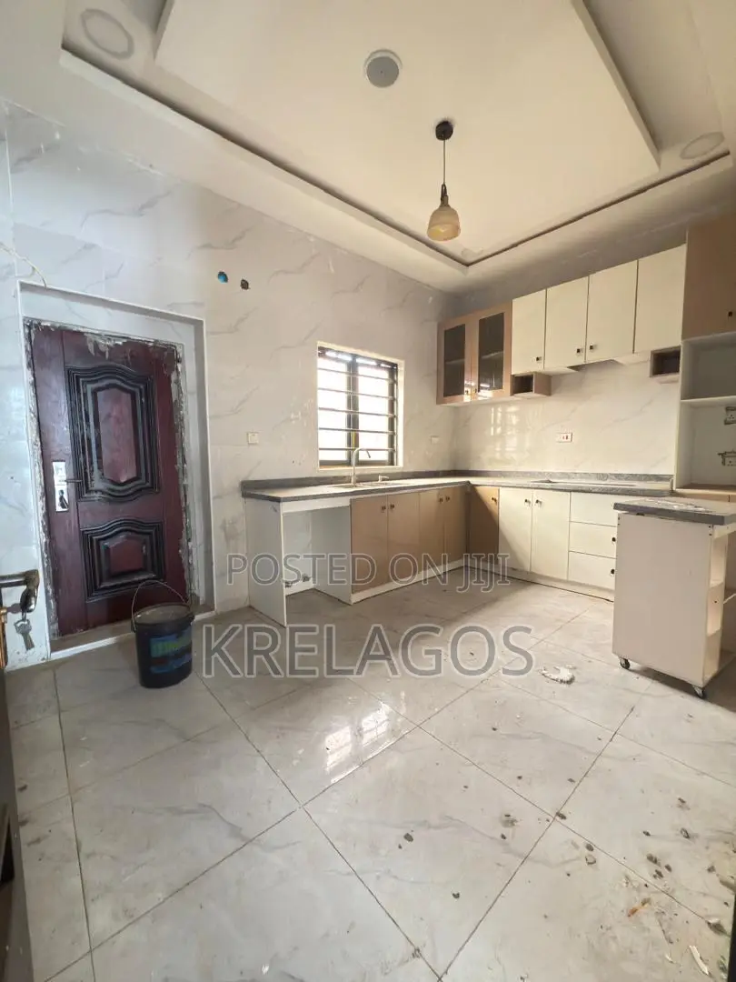 4bdrm Duplex in Chevron for sale in Chevron