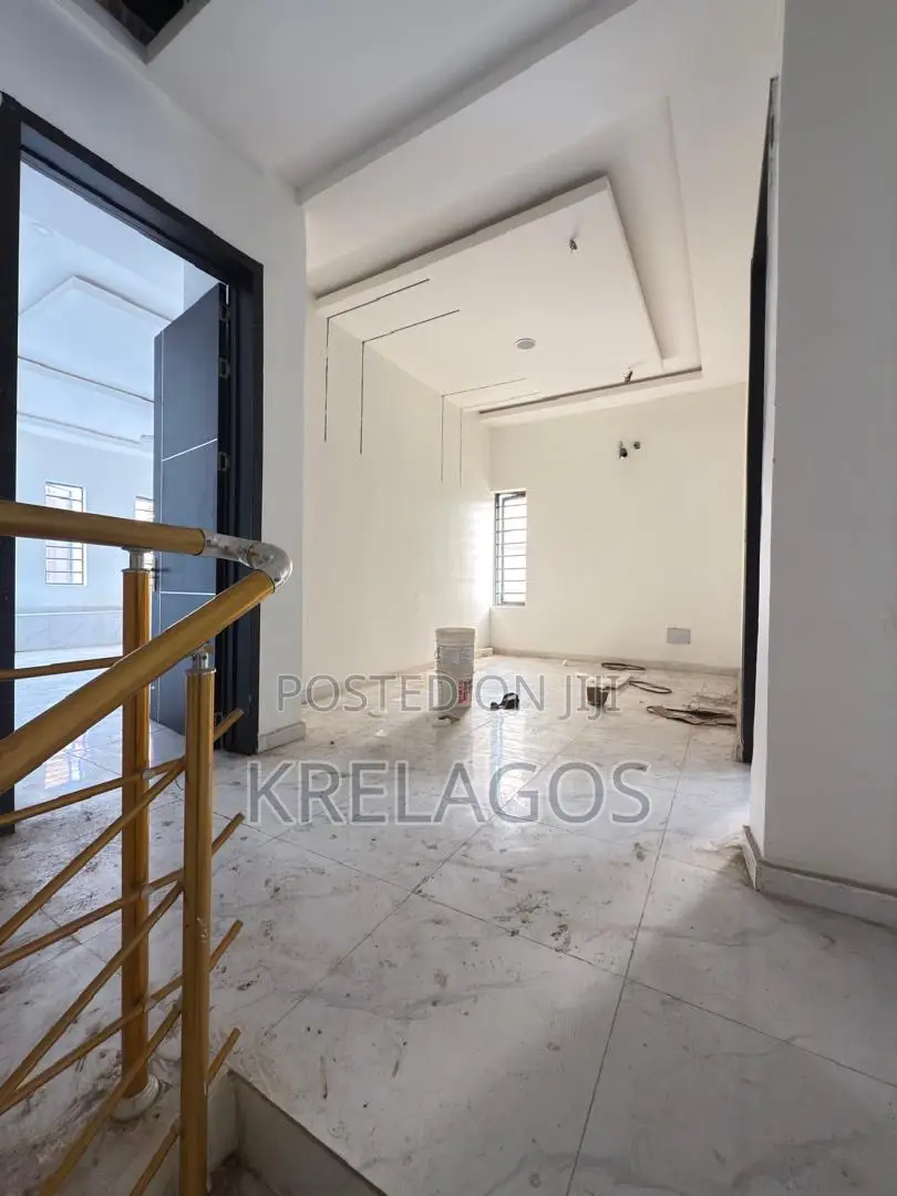 4bdrm Duplex in Chevron for sale in Chevron