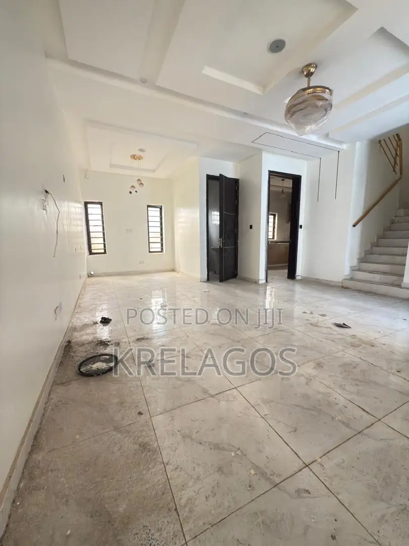 4bdrm Duplex in Chevron for sale in Chevron