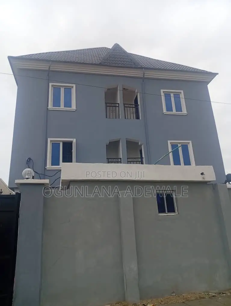 16bdrm Block of Flats in Hearthrow, Satelite Town for sale in Satelite Town