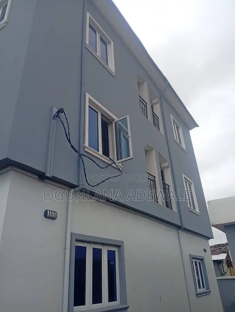 16bdrm Block of Flats in Hearthrow, Satelite Town for sale in Satelite Town