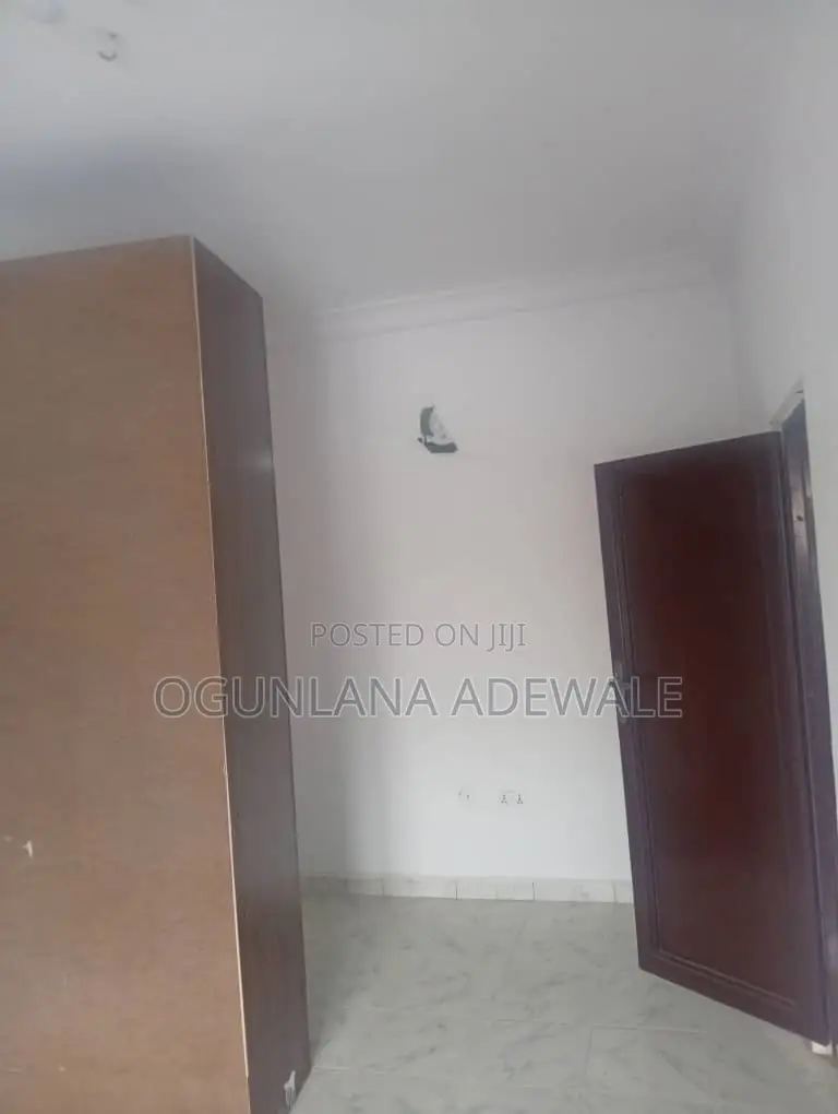 16bdrm Block of Flats in Hearthrow, Satelite Town for sale in Satelite Town