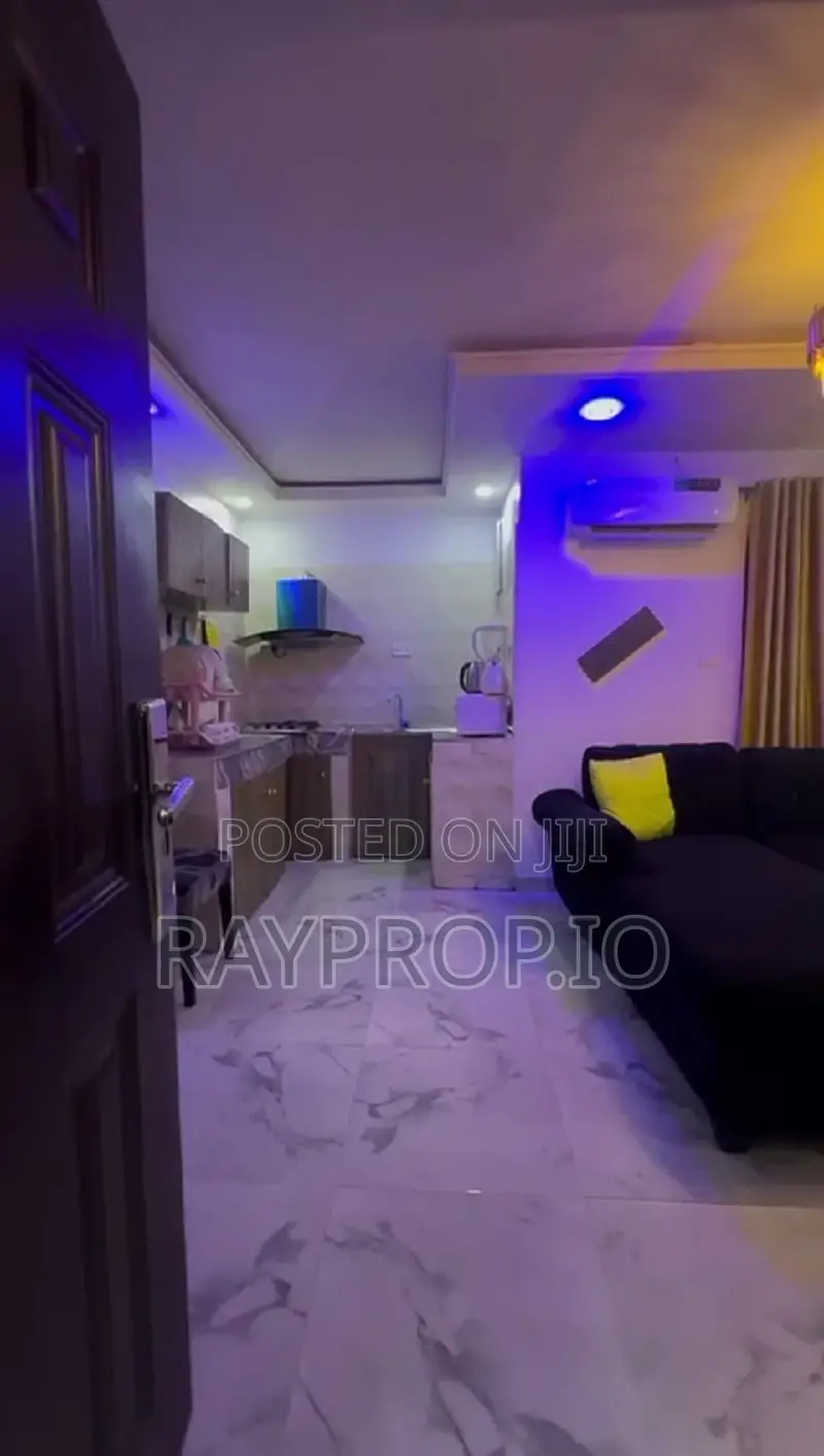 382789pc - Stylish 2 Bedroom Shortlet in Surulere in Ogunlana