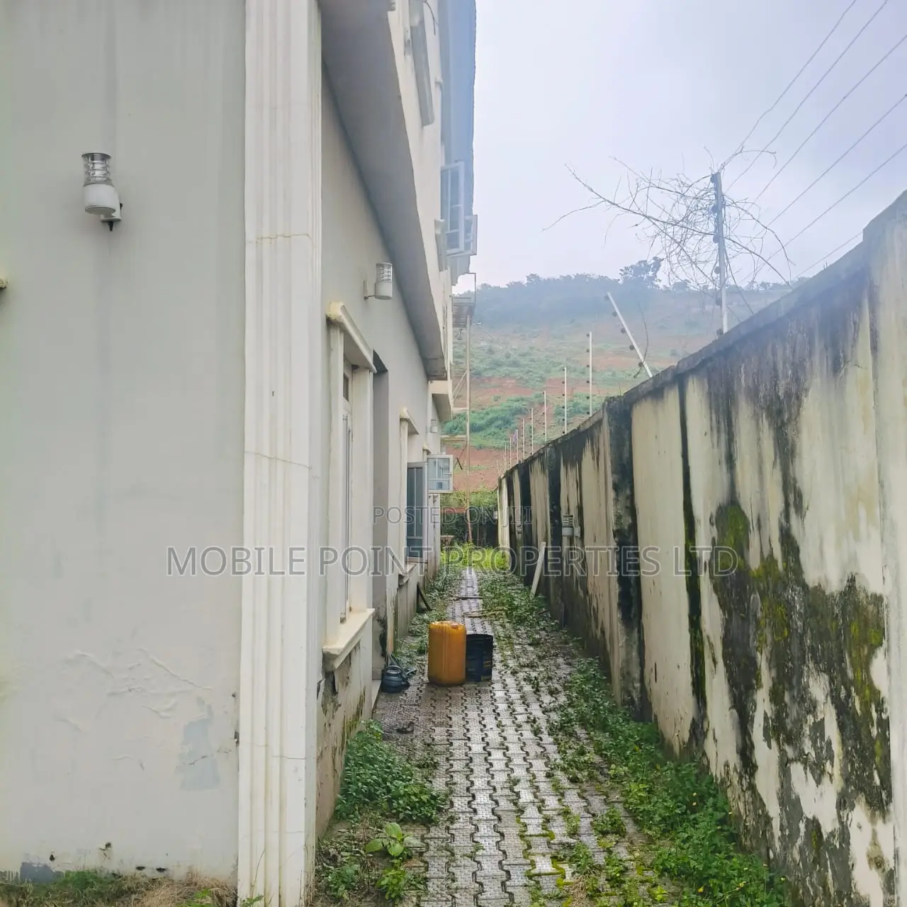 6bdrm Duplex in Apo Resettlement for sale in Apo Resettlement