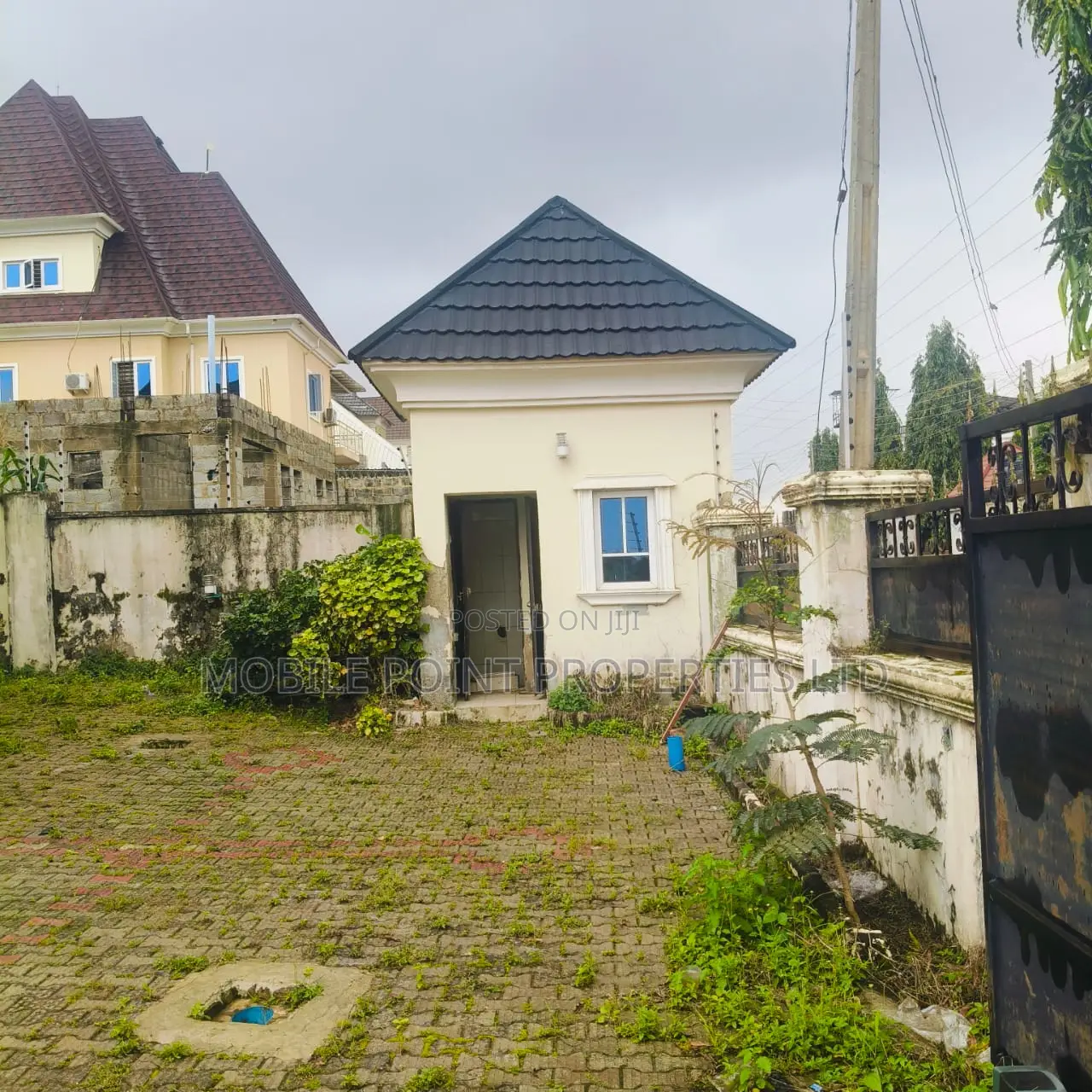 6bdrm Duplex in Apo Resettlement for sale in Apo Resettlement