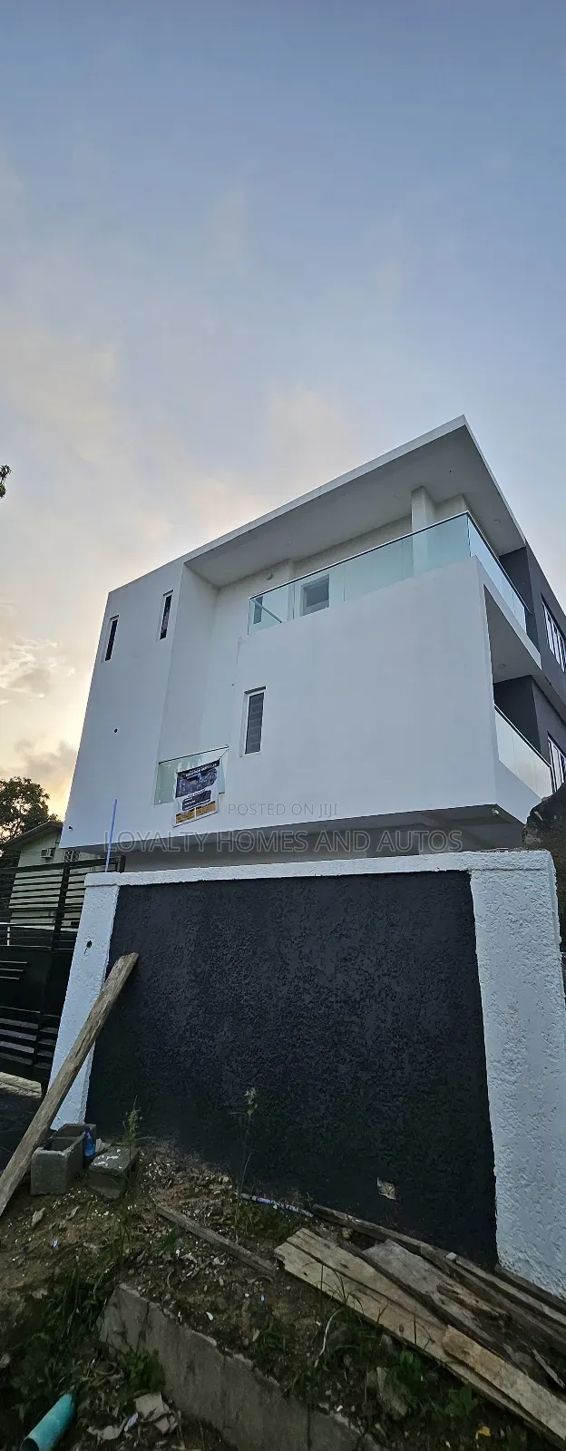 5bdrm Duplex in A Well Secured for sale in Adeniyi Jones
