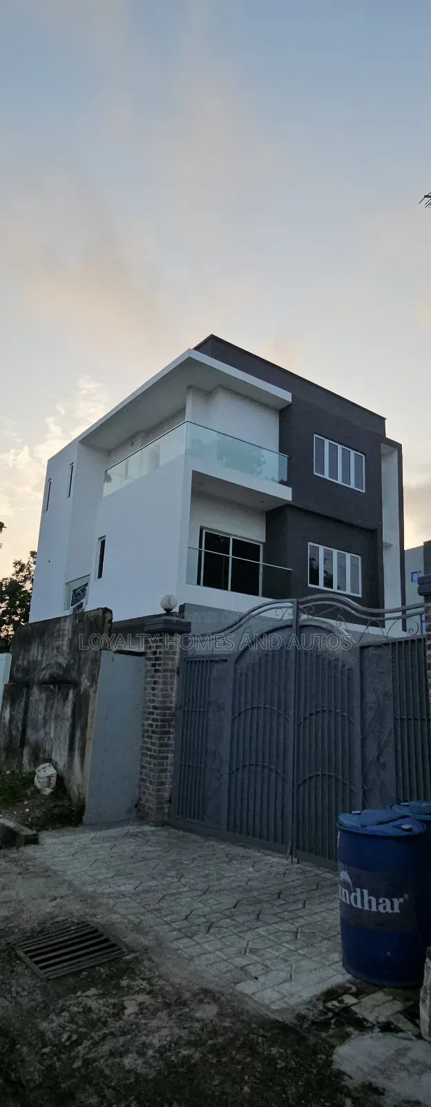 5bdrm Duplex in Adeniyi Jones Ikeja for sale in Adeniyi Jones