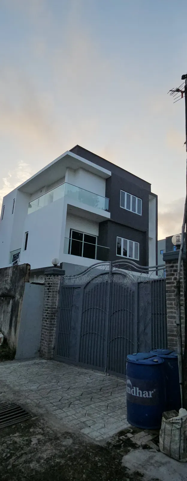 5bdrm Duplex in Adeniyi Jones Ikeja for sale in Adeniyi Jones