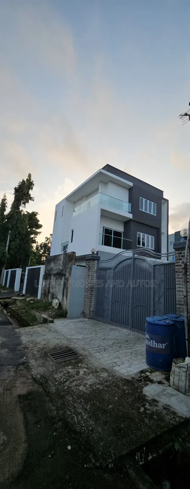 5bdrm Duplex in Adeniyi Jones Ikeja for sale in Adeniyi Jones