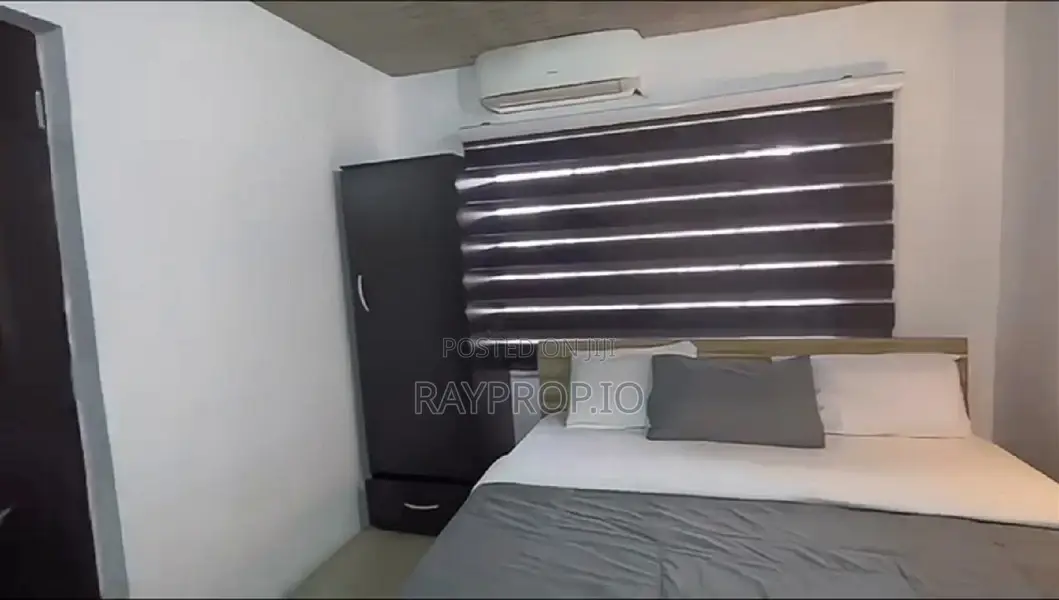 642041gq - 5 Bedroom Shortlet in Ikeja in Opebi