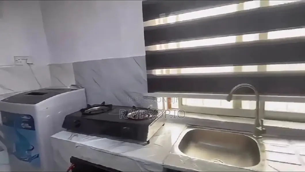 642041gq - 5 Bedroom Shortlet in Ikeja in Opebi