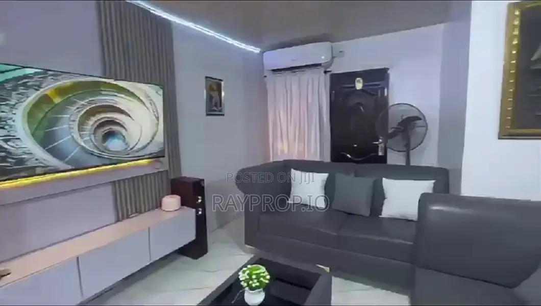 642041gq - 5 Bedroom Shortlet in Ikeja in Opebi