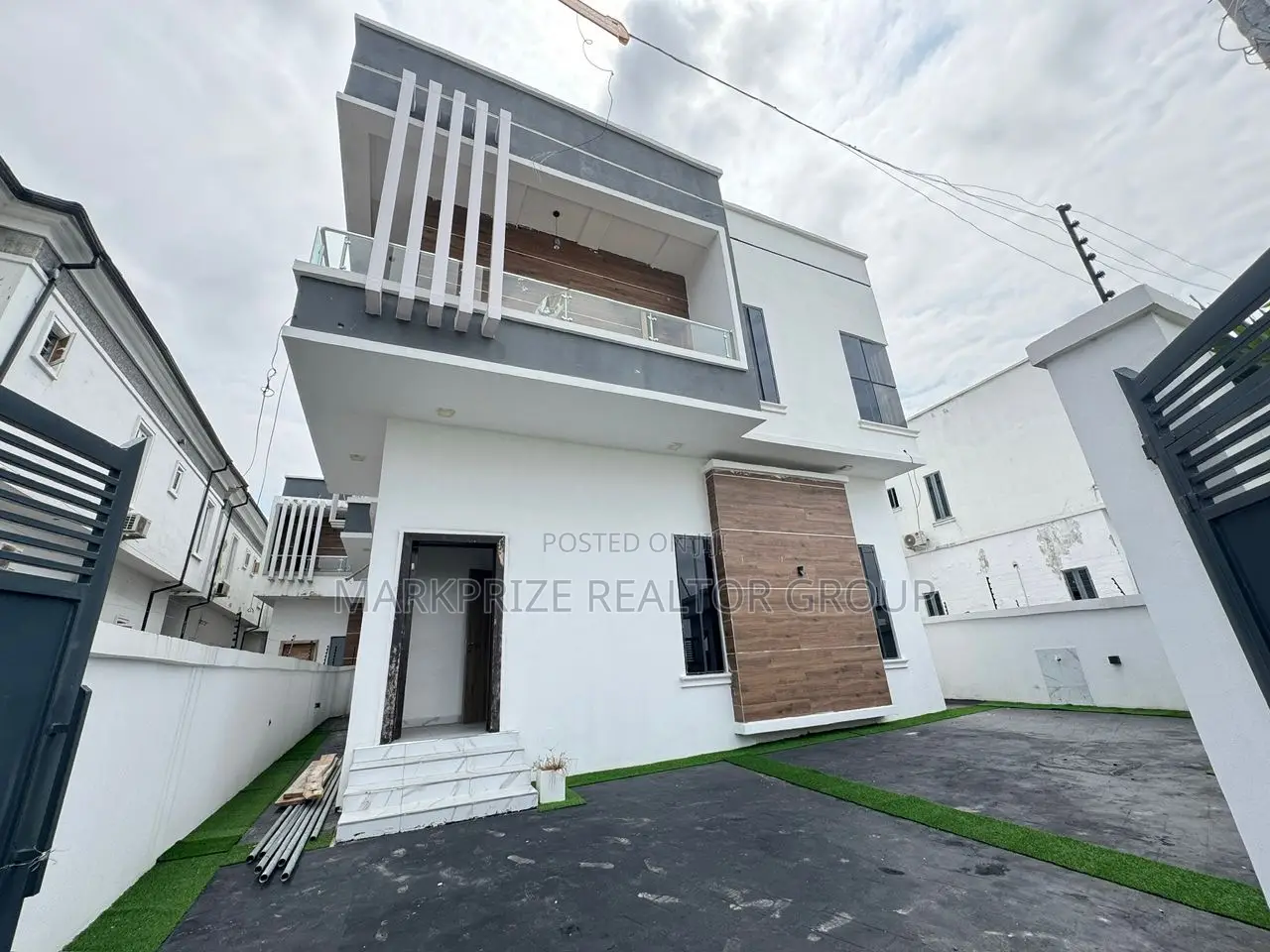 5bdrm Duplex in Chevron Lekki Lagos for sale in Chevron