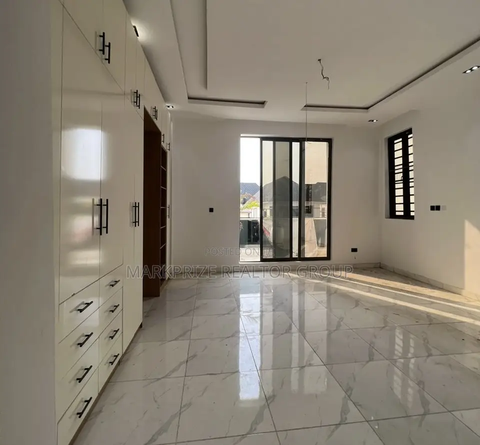 5bdrm Duplex in Chevron Lekki Lagos for sale in Chevron