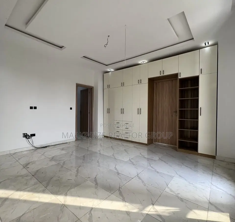 5bdrm Duplex in Chevron Lekki Lagos for sale in Chevron