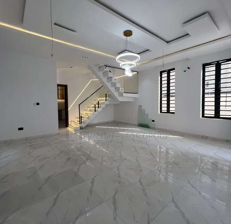 5bdrm Duplex in Chevron Lekki Lagos for sale in Chevron