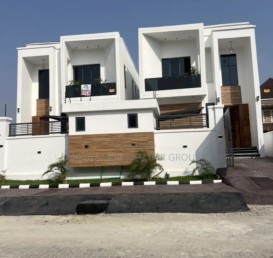 5bdrm Duplex in Chevron Lekki Lagos for sale in Chevron