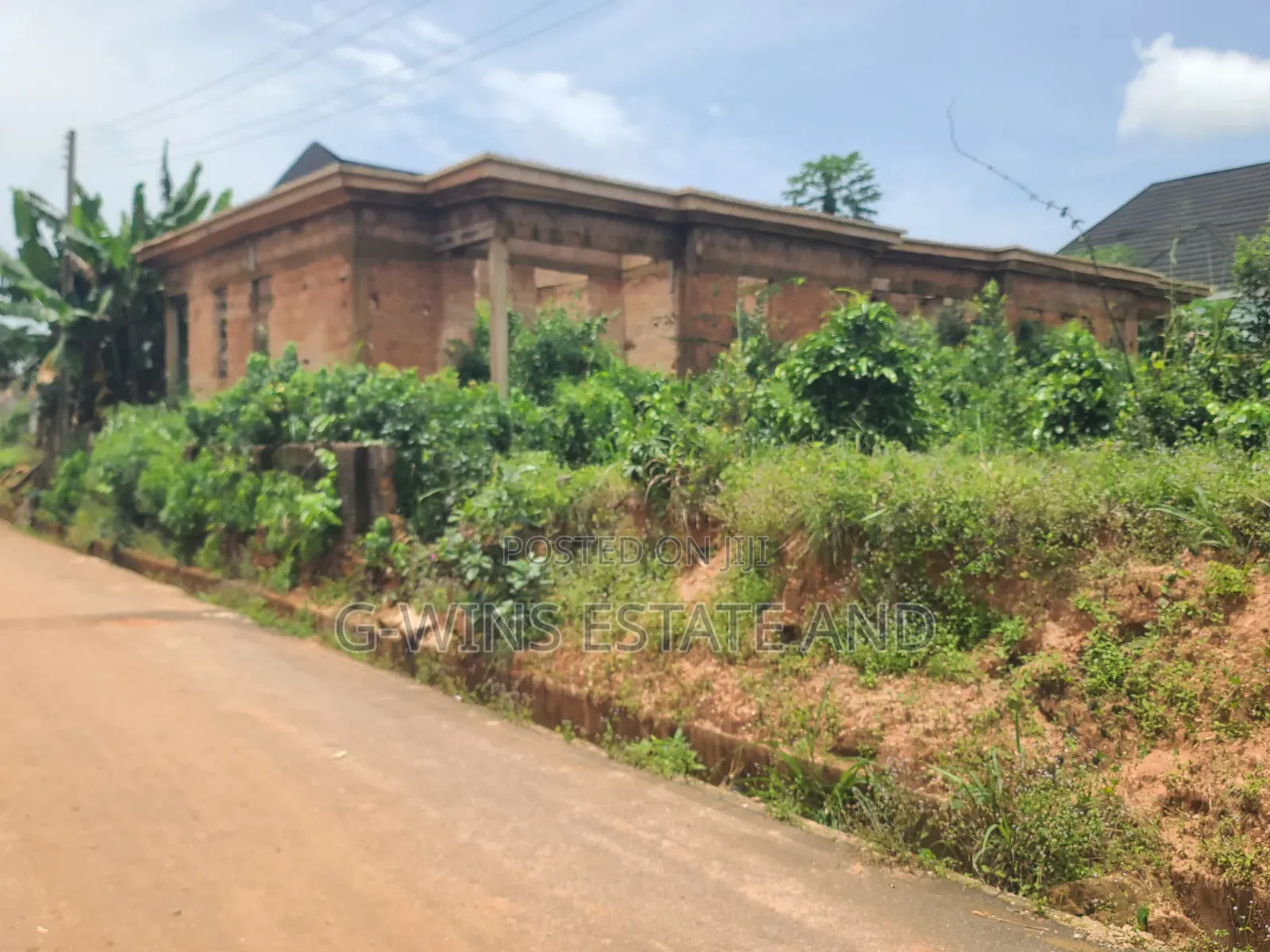 For Sale:Swt 100x100ft With Structure at Evbodia Airport Road Extension in Benin City