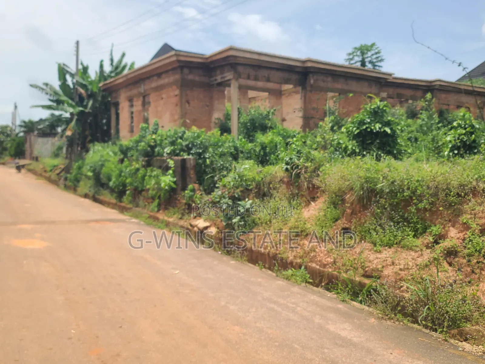 For Sale:Swt 100x100ft With Structure at Evbodia Airport Road Extension in Benin City