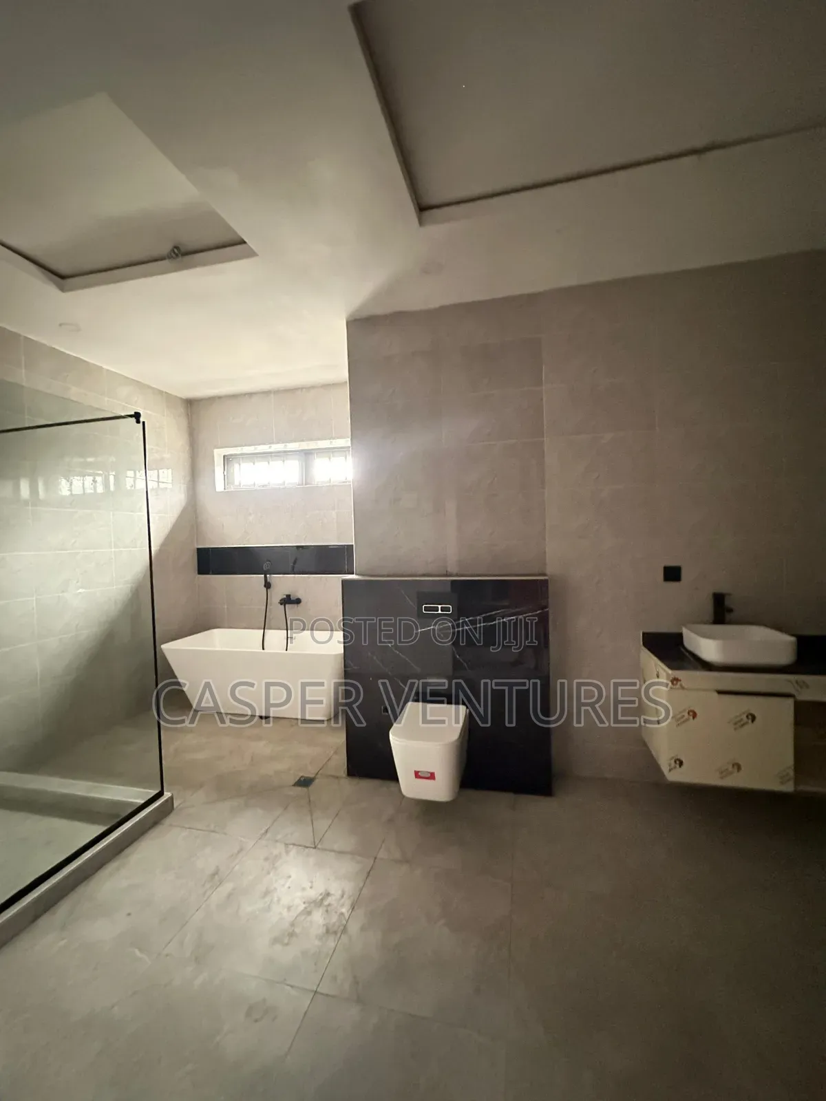 4bdrm Duplex in Laroi, Ikate for sale in Ikate