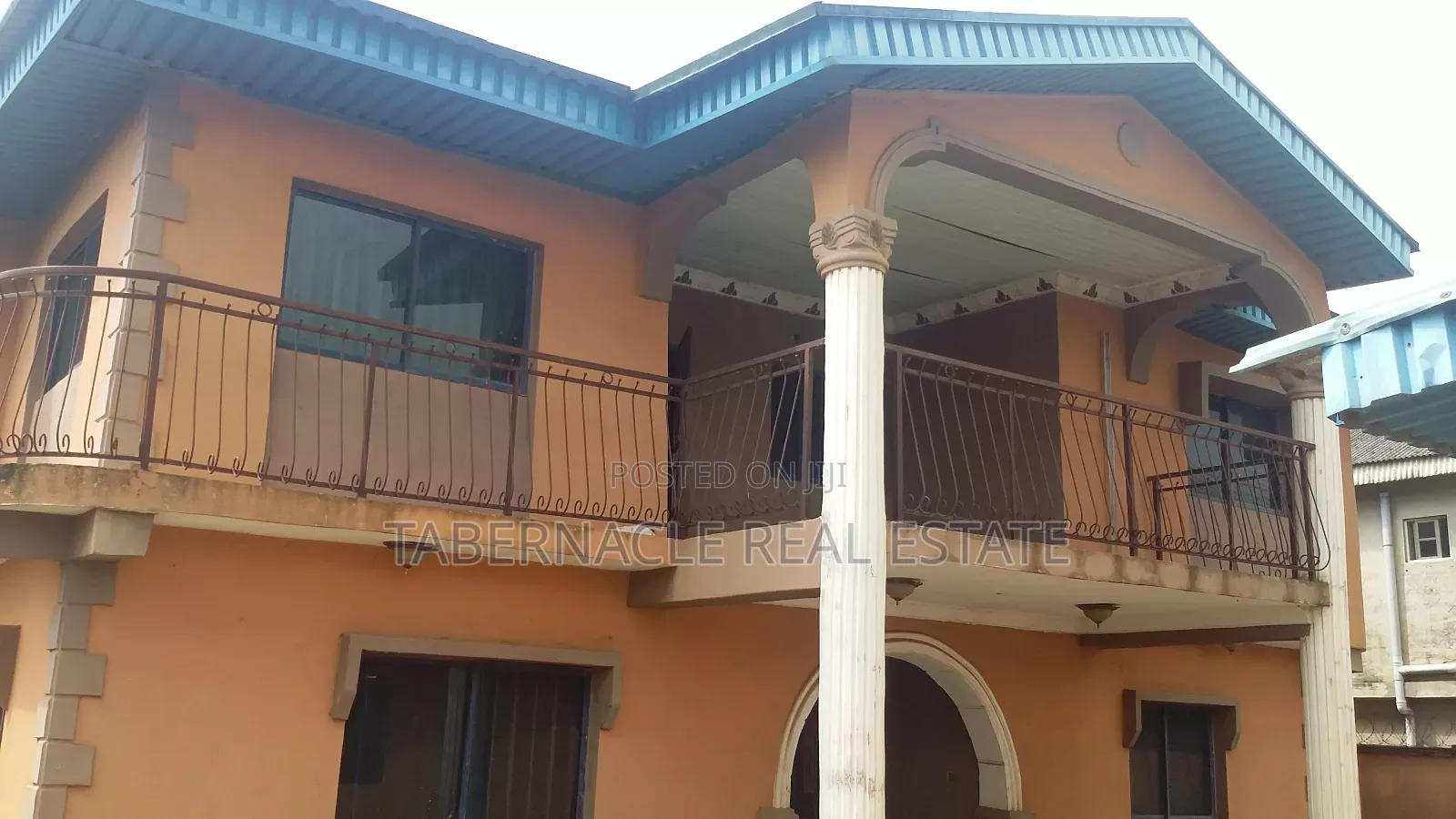 2bdrm Block of Flats in Eyita Ikorodu for rent in Ikorodu Garage