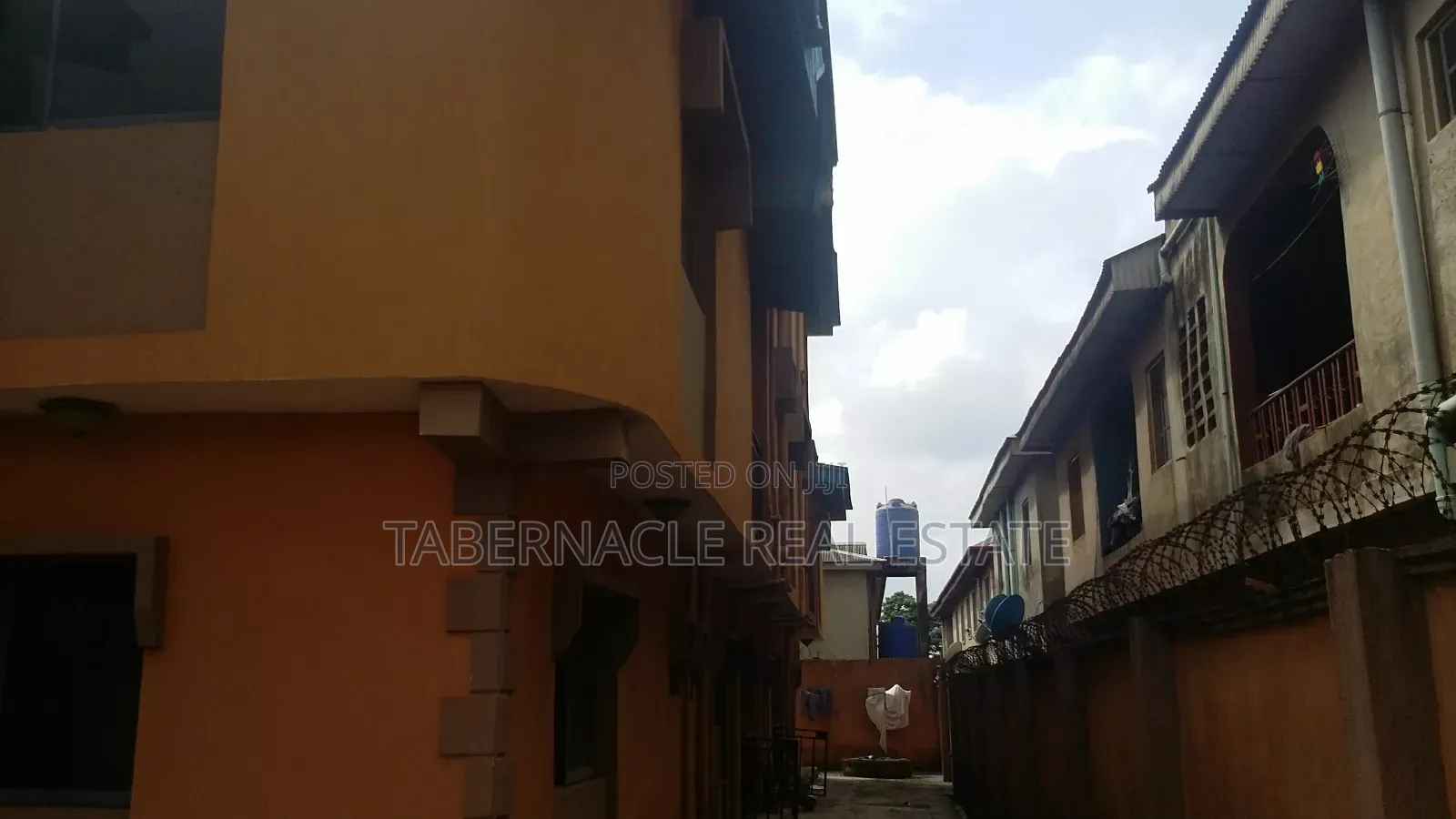 2bdrm Block of Flats in Eyita Ikorodu for rent in Ikorodu Garage