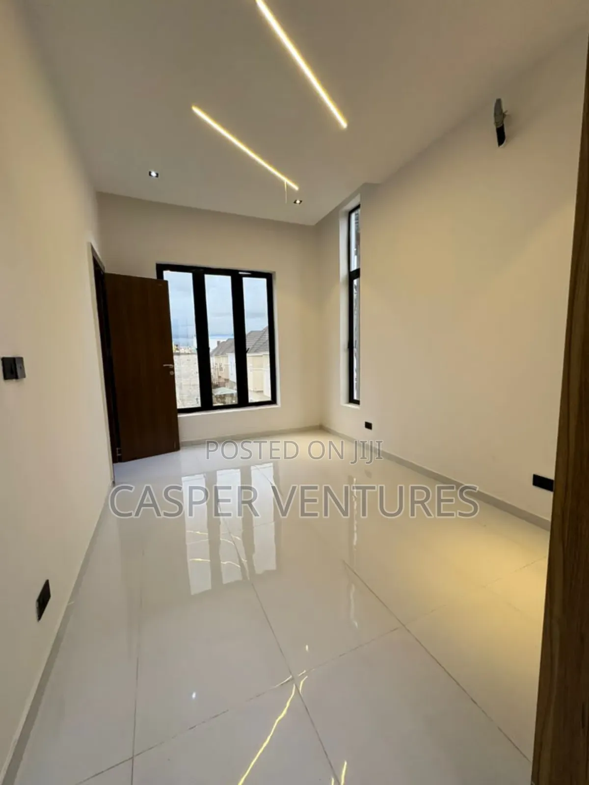 4bdrm Duplex in Lekki County, Ikota for sale in Ikota