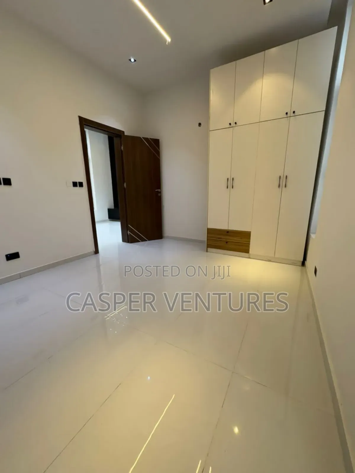 4bdrm Duplex in Lekki County, Ikota for sale in Ikota