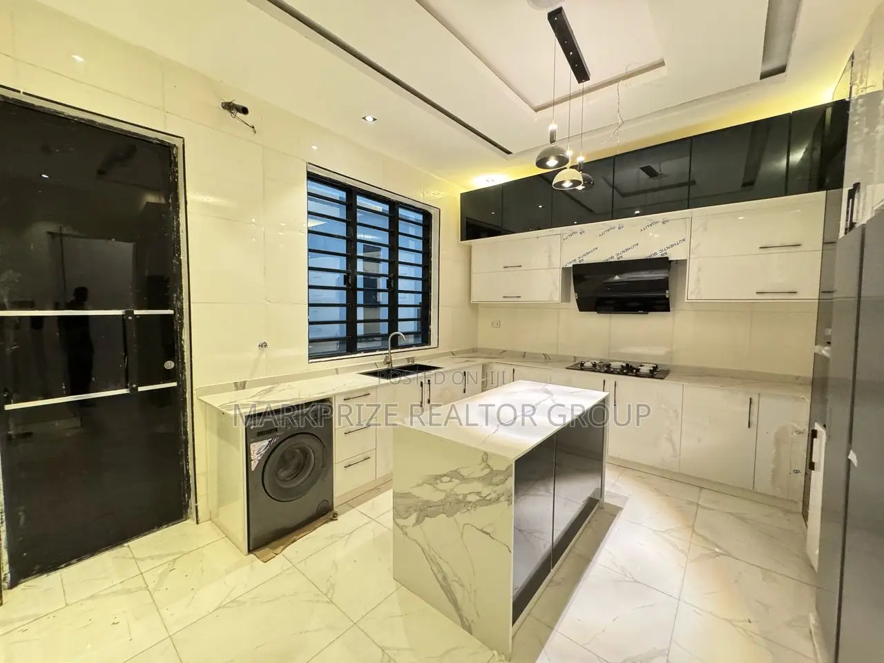 5bdrm Duplex in Chevron Lekki Lagos for sale in Chevron