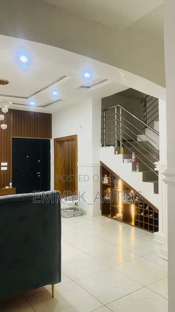 Furnished 4bdrm Duplex in FHA for sale in FHA