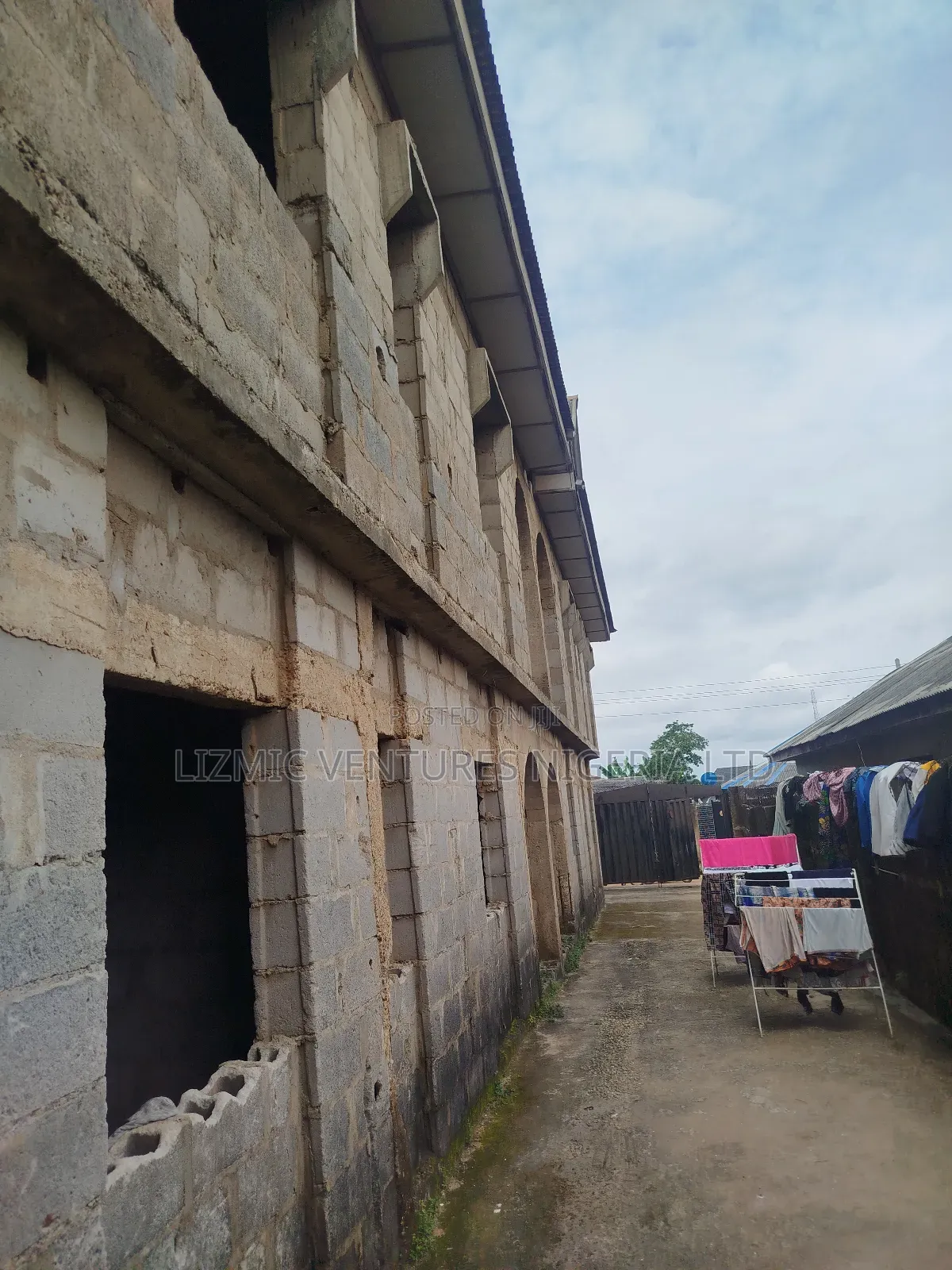 3bdrm Block of Flats in Isuti Road, Ikotun / Ikotun/Igando for sale in Ikotun / Ikotun/Igando