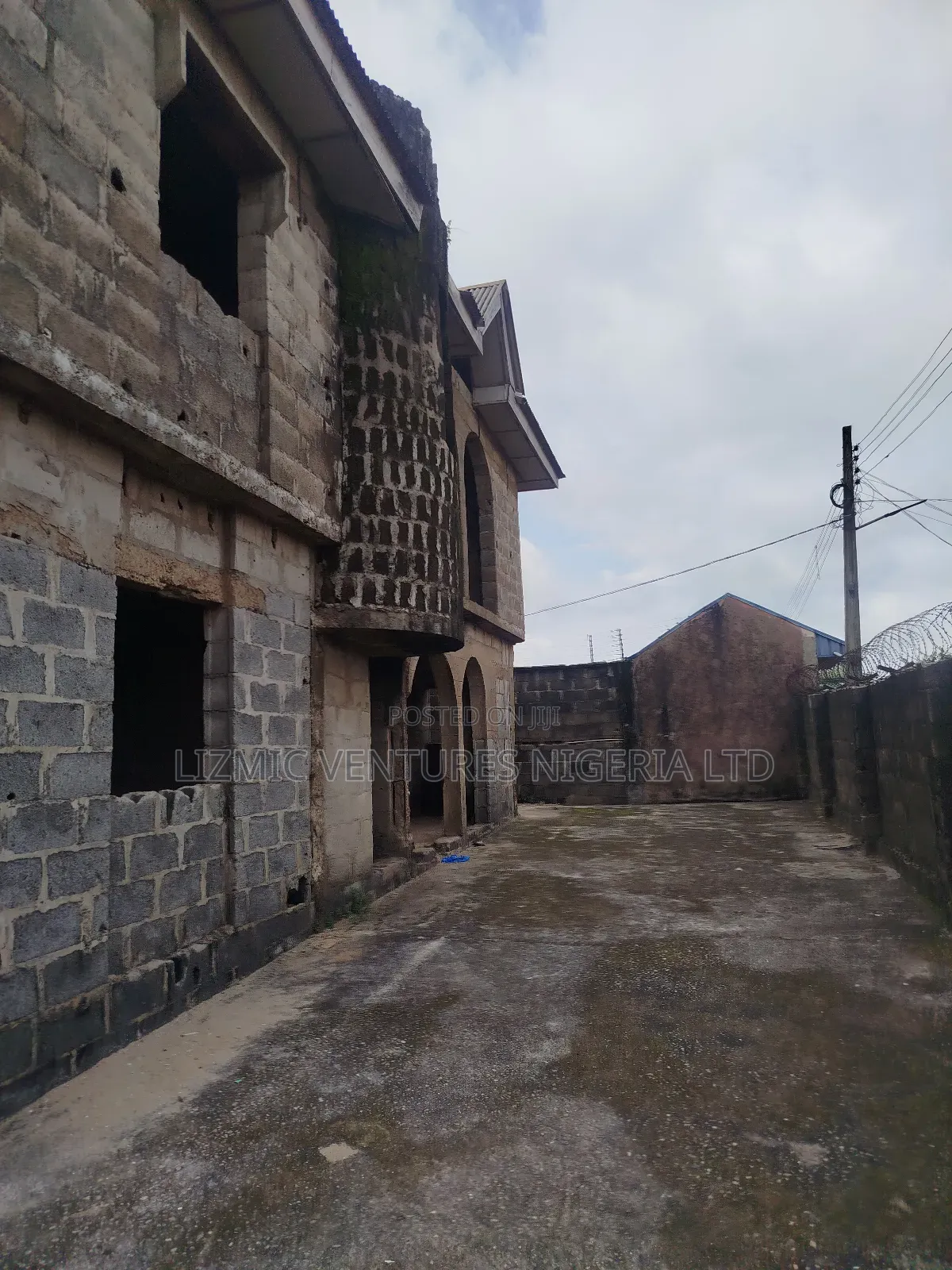 3bdrm Block of Flats in Isuti Road, Ikotun / Ikotun/Igando for sale in Ikotun / Ikotun/Igando