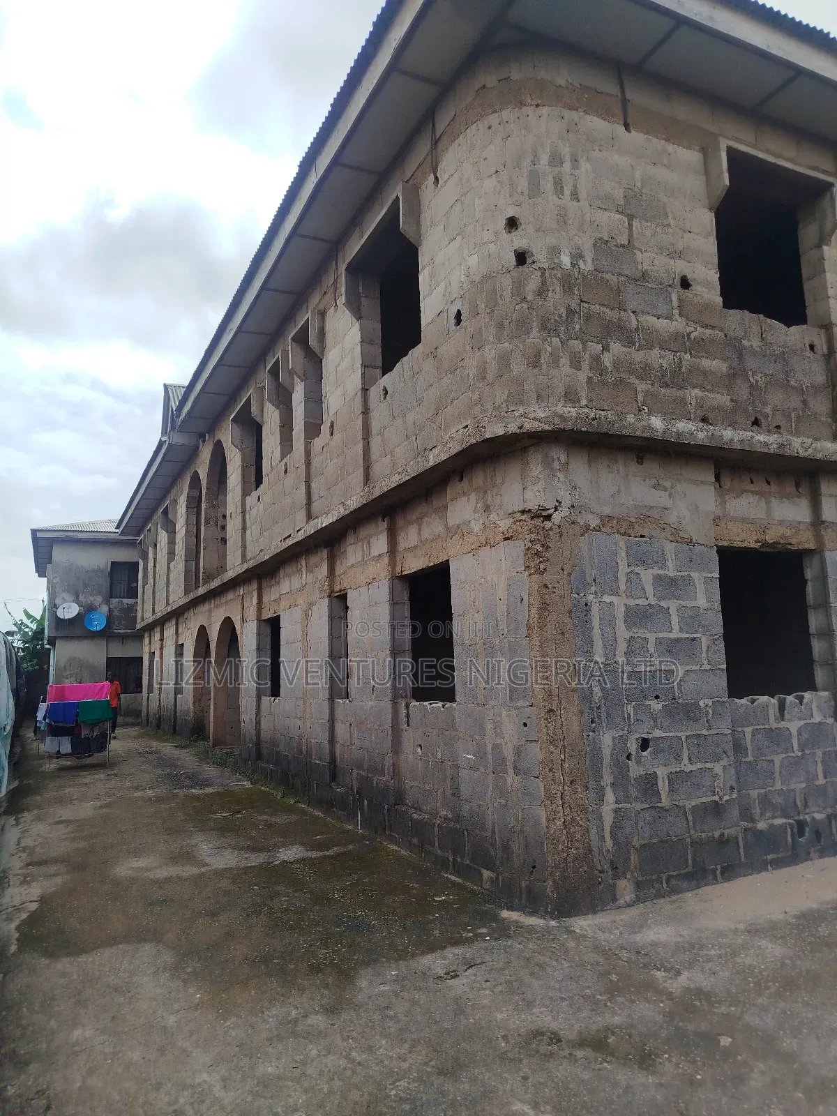 3bdrm Block of Flats in Isuti Road, Ikotun / Ikotun/Igando for sale in Ikotun / Ikotun/Igando