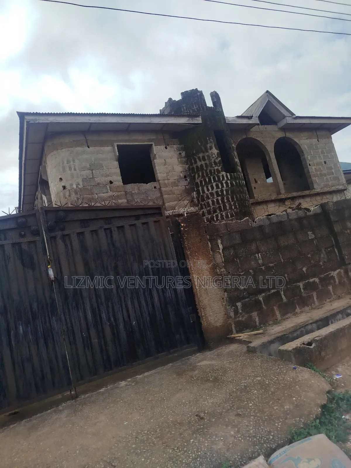 3bdrm Block of Flats in Isuti Road, Ikotun / Ikotun/Igando for sale in Ikotun / Ikotun/Igando
