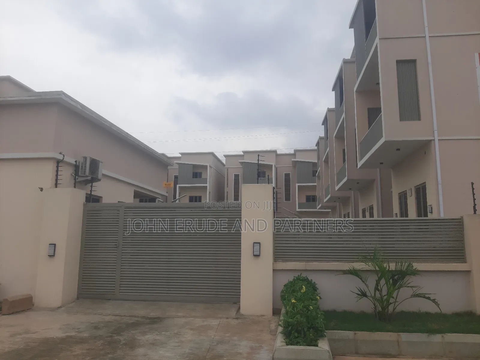 4bdrm Duplex in Dawaki Hillside for sale in Dawaki