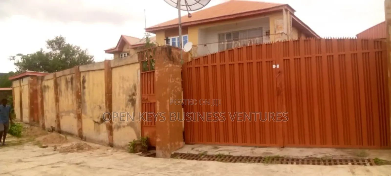 2,200sqm of With Many Building on It at Felele Ibadan in CHallenge / Ibadan