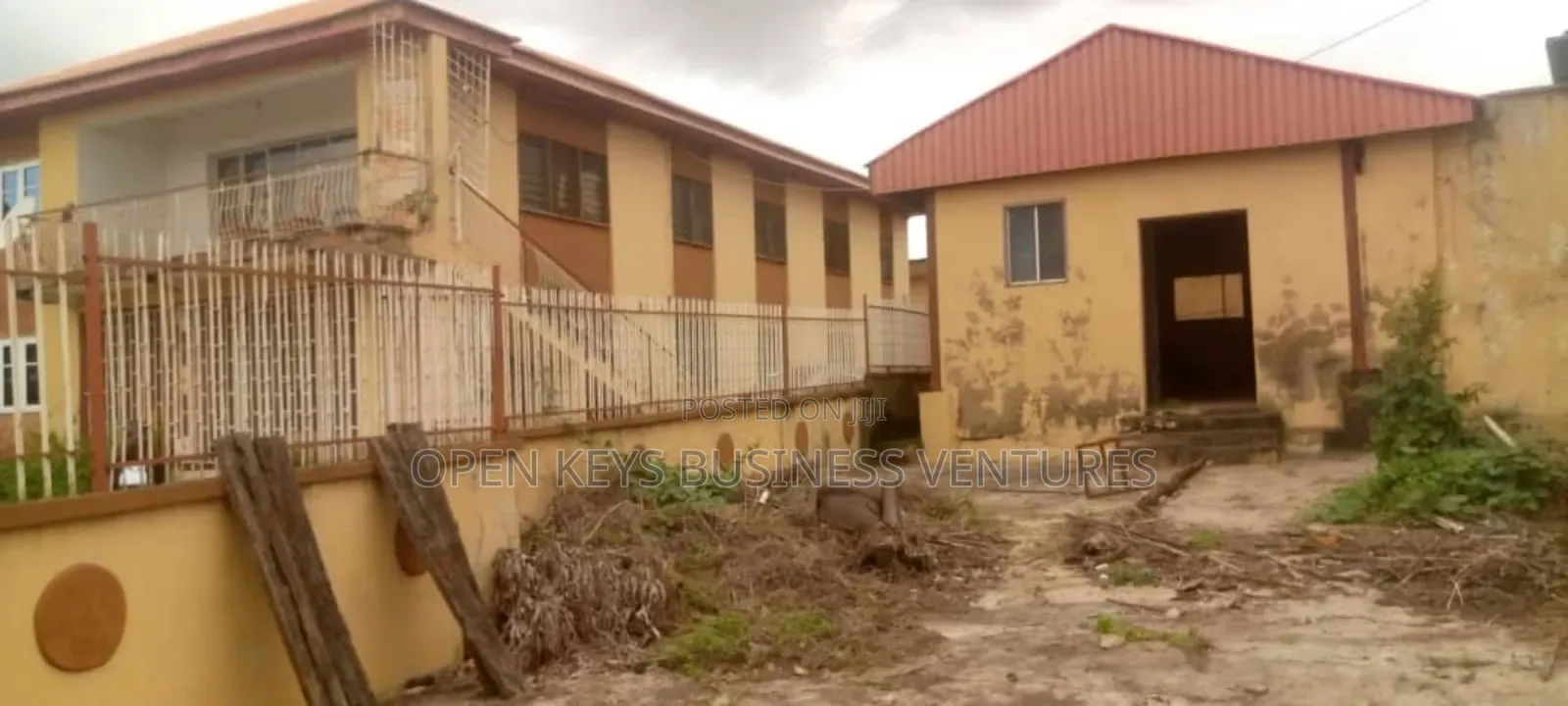 2,200sqm of With Many Building on It at Felele Ibadan in CHallenge / Ibadan